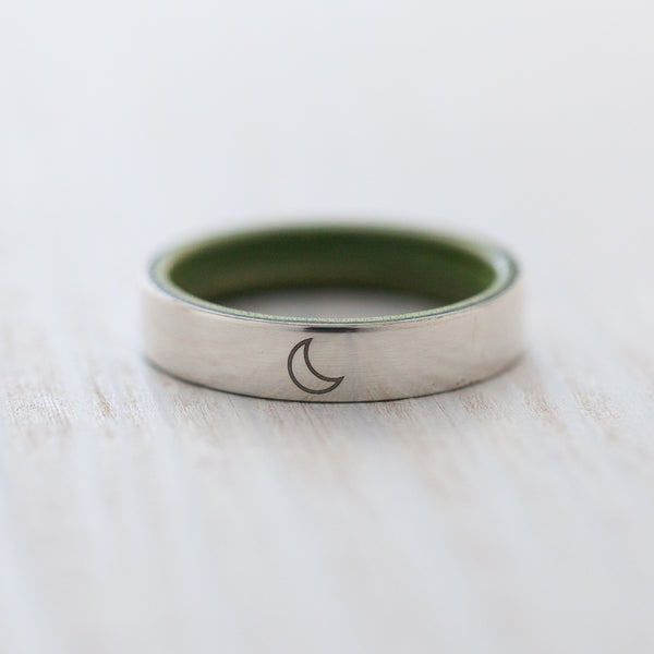 Moon engraving on silver & wooden skateboard ring - BoardThing