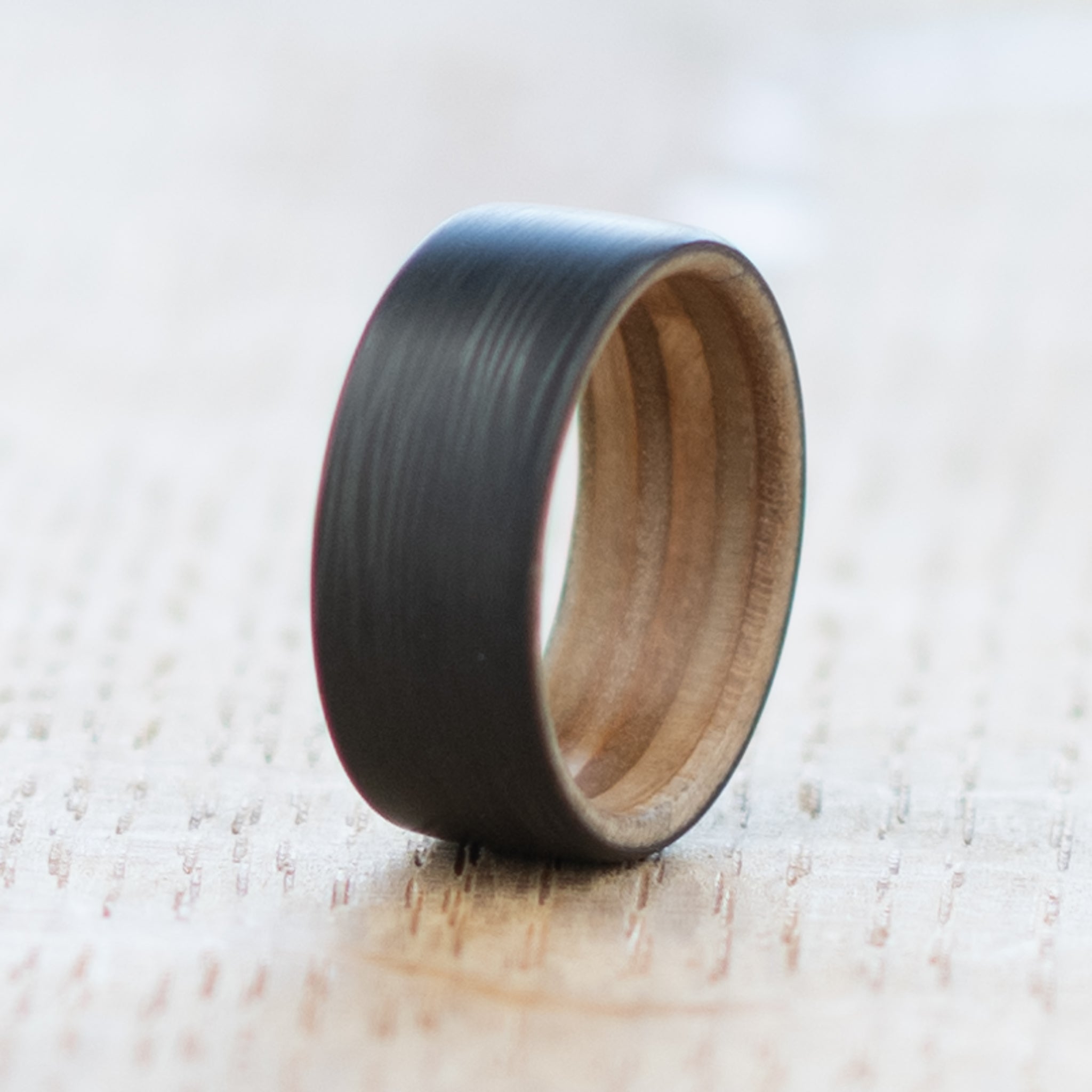 Bague en carbone noir classique