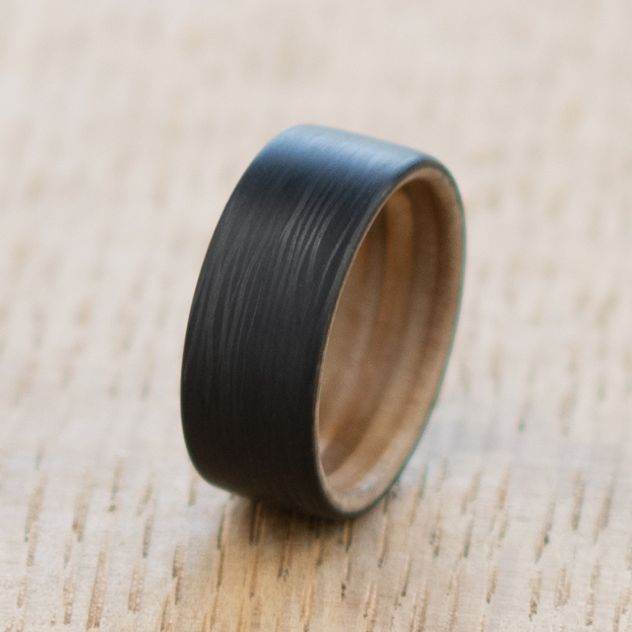 Bague en carbone noir classique