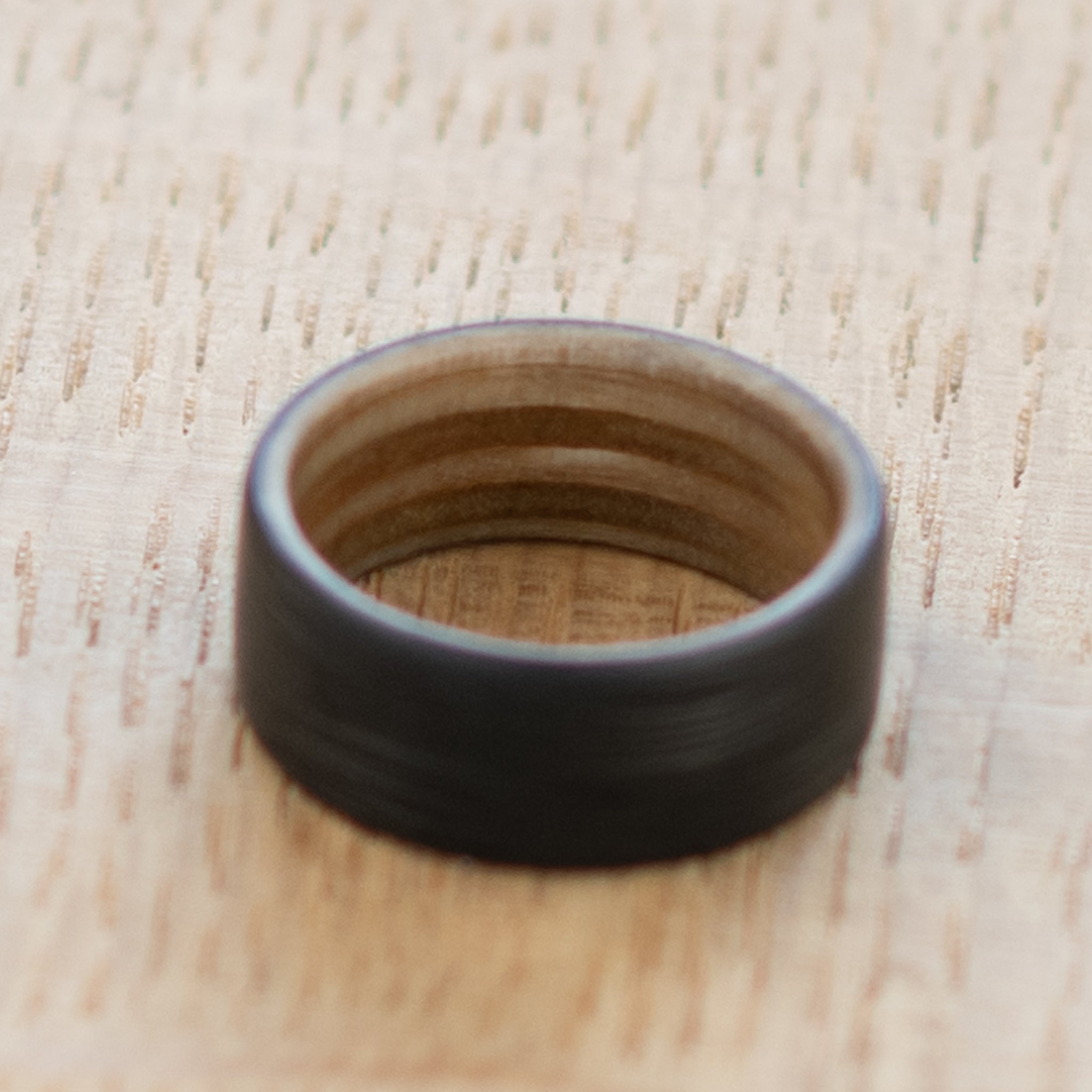 Bague en carbone noir classique