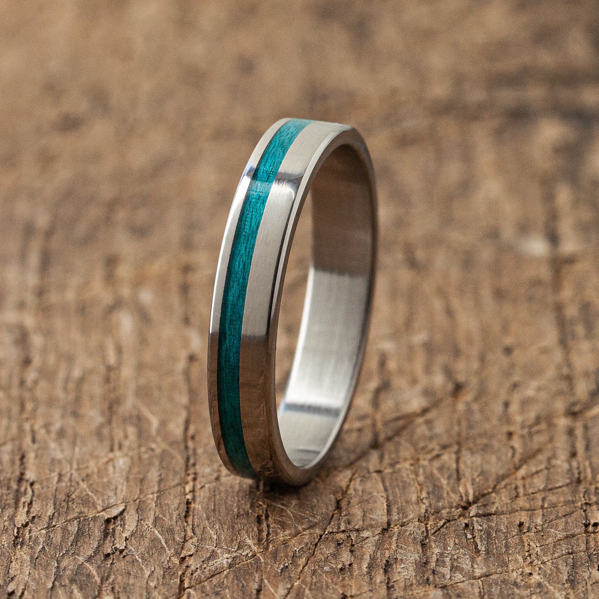 Titanium Recycled Skateboards Turquoise Ring - Extra durable- Bague en bois - Minimaliste - Alliance imperméable - Idée cadeau - Moderne