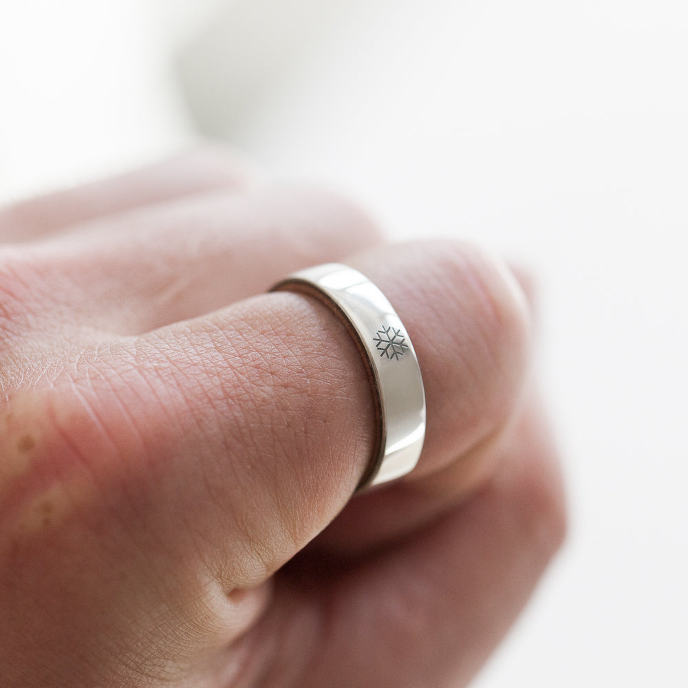 Moon engraving on silver & wooden skateboard ring - BoardThing